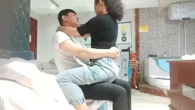 97精品国自产在线偷拍真实偸情超反差40岁教师骚妻，说自己传统还玩SM调教