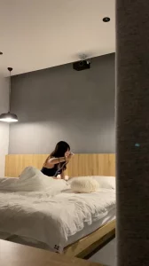 中国小鲜肉b0ys体育生哥们把母狗抱起来操