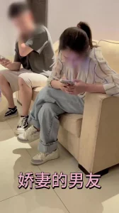 动漫美女被虐图片娇妻的男友