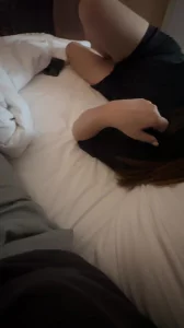 俄罗斯美女XXZ0Z0Z0财务姐姐的红黑吊带袜