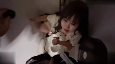 欧美金发白嫩在线播放厕所强推了刚来公司的财务小姐姐