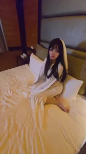 黄色软件下载导航大奶美鲍颜值女模幽灵娘被摄影师潜规则连玩带操的